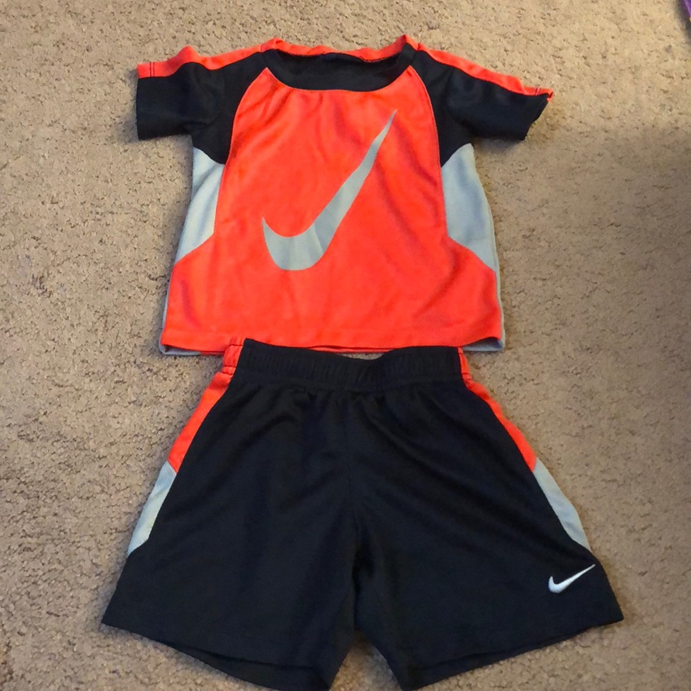 Nike 24M set EUC